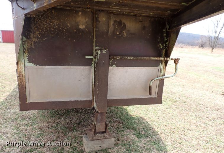 image for item JO9652 WW  livestock trailer