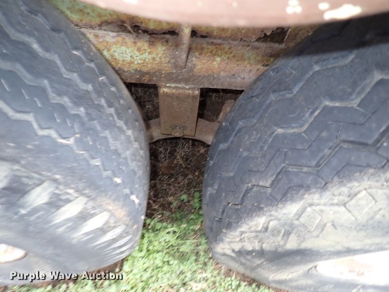 image for item JO9652 WW  livestock trailer