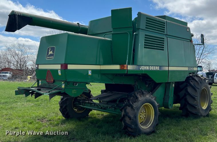 image for item JQ9043 1990 John Deere 9500  combine