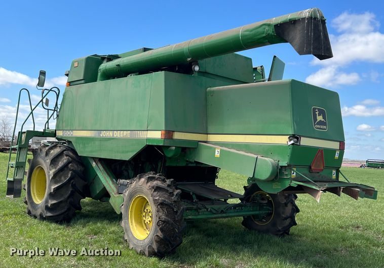 image for item JQ9043 1990 John Deere 9500  combine