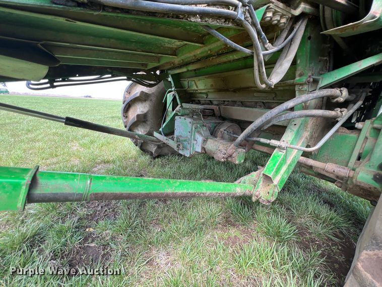 image for item JQ9043 1990 John Deere 9500  combine