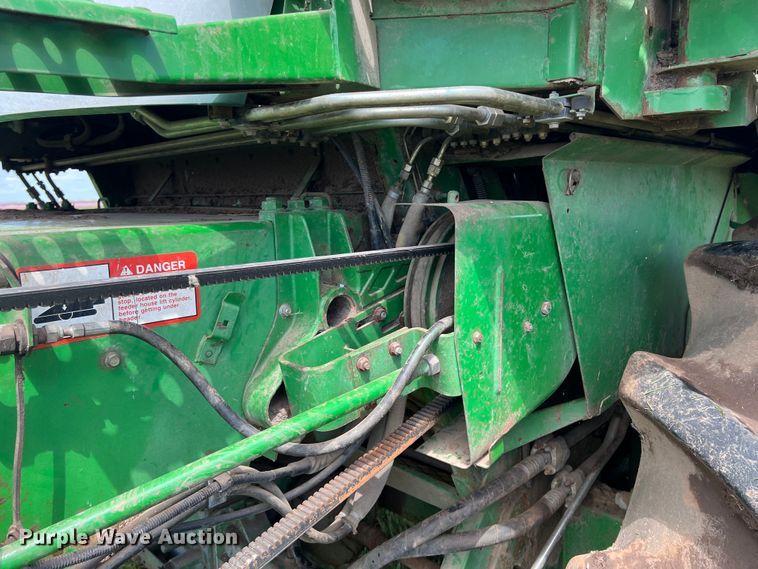 image for item JQ9043 1990 John Deere 9500  combine