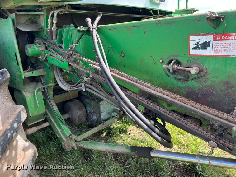 image for item JQ9043 1990 John Deere 9500  combine