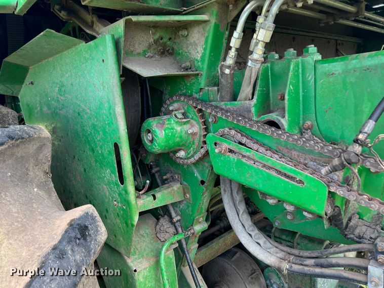 image for item JQ9043 1990 John Deere 9500  combine