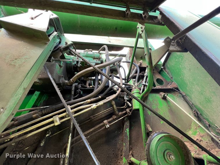 image for item JQ9043 1990 John Deere 9500  combine