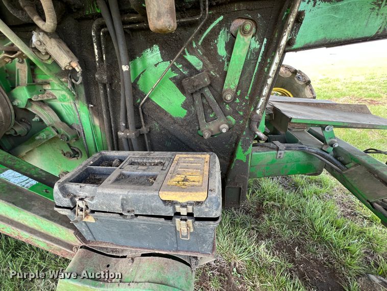 image for item JQ9043 1990 John Deere 9500  combine