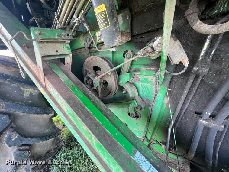 image for item JQ9043 1990 John Deere 9500  combine