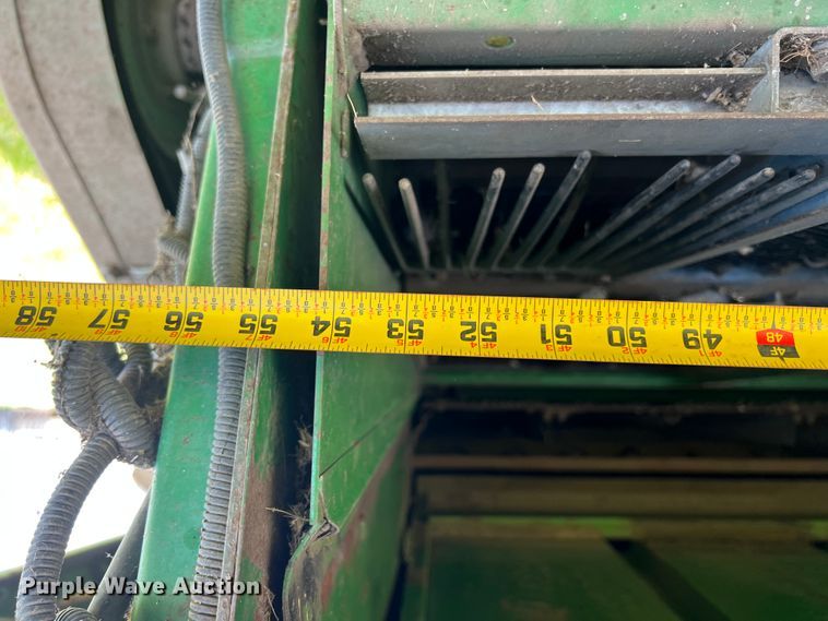 image for item JQ9043 1990 John Deere 9500  combine