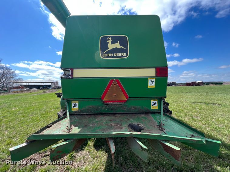 image for item JQ9043 1990 John Deere 9500  combine