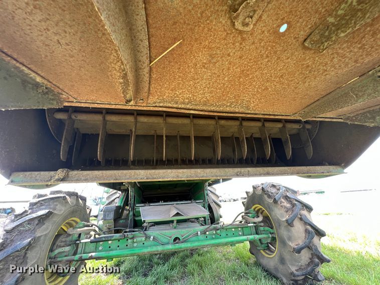 image for item JQ9043 1990 John Deere 9500  combine