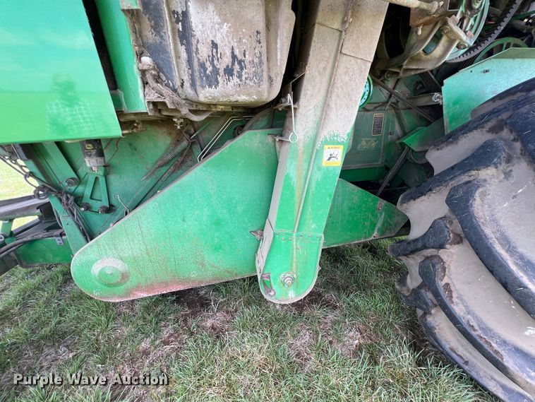 image for item JQ9043 1990 John Deere 9500  combine
