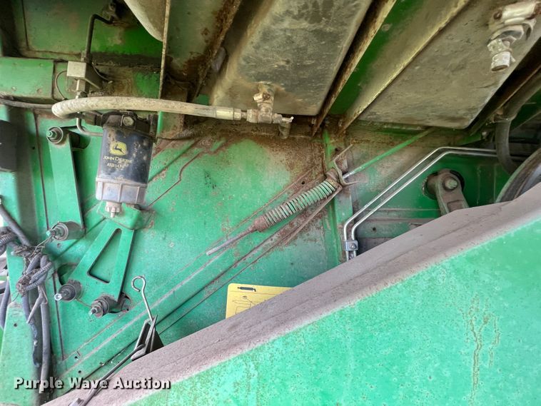 image for item JQ9043 1990 John Deere 9500  combine