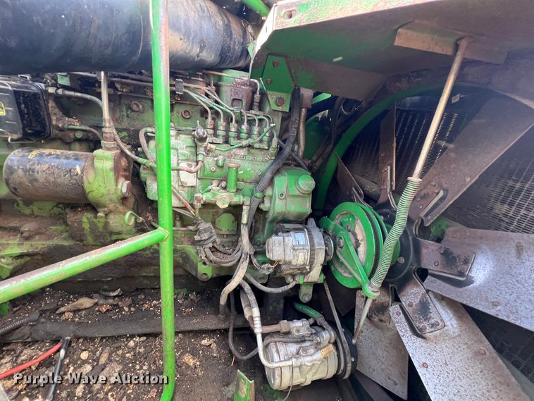 image for item JQ9043 1990 John Deere 9500  combine