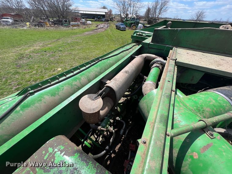 image for item JQ9043 1990 John Deere 9500  combine