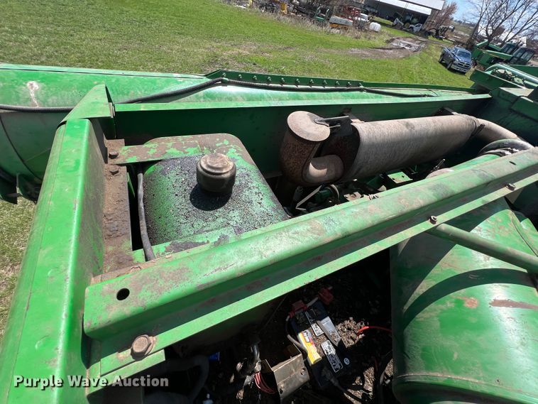 image for item JQ9043 1990 John Deere 9500  combine