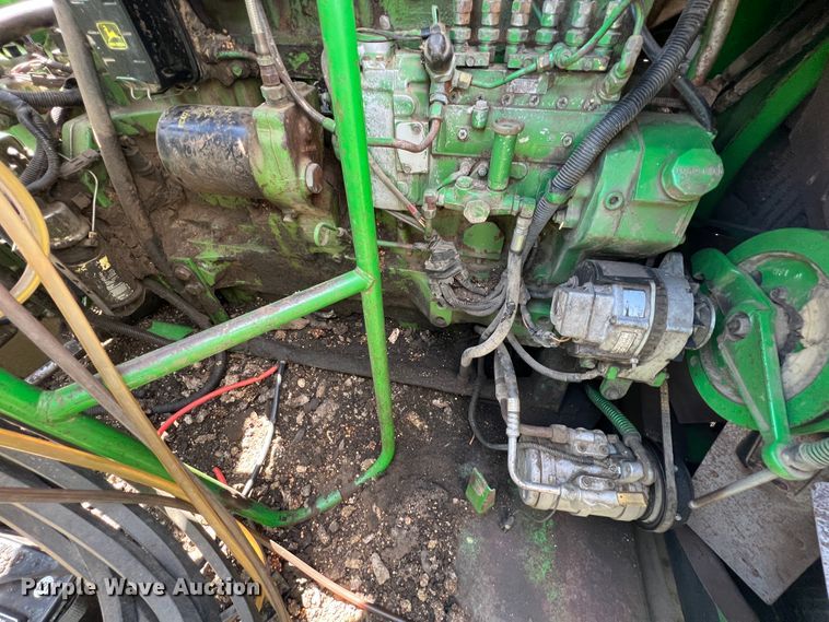 image for item JQ9043 1990 John Deere 9500  combine