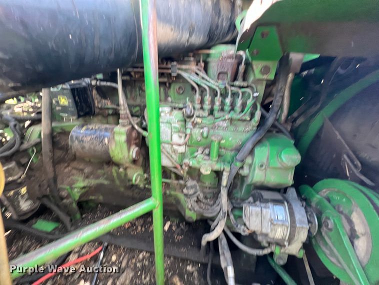 image for item JQ9043 1990 John Deere 9500  combine