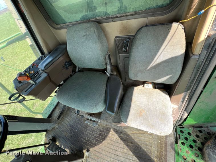 image for item JQ9043 1990 John Deere 9500  combine