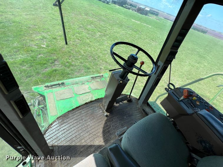 image for item JQ9043 1990 John Deere 9500  combine