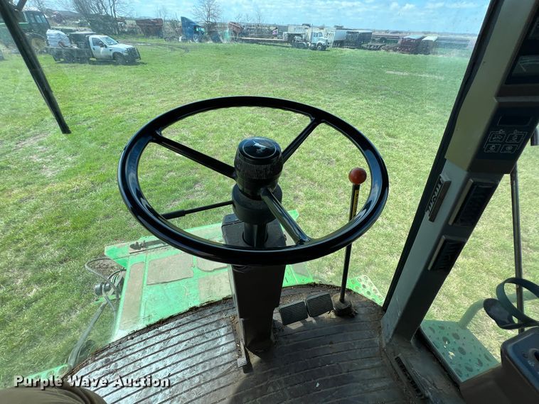 image for item JQ9043 1990 John Deere 9500  combine