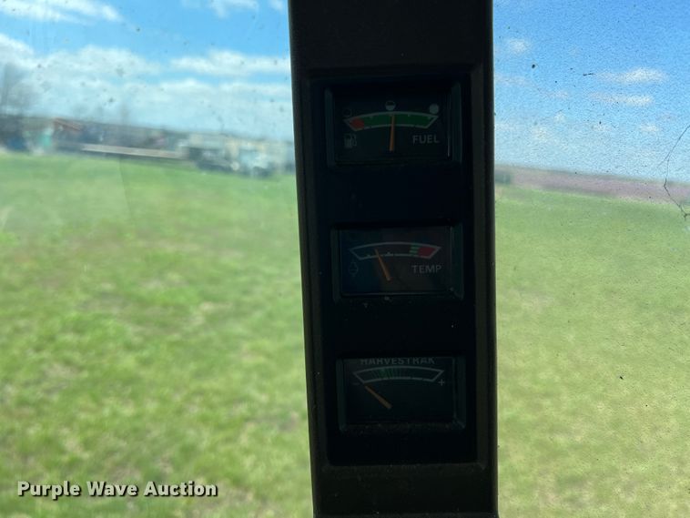 image for item JQ9043 1990 John Deere 9500  combine