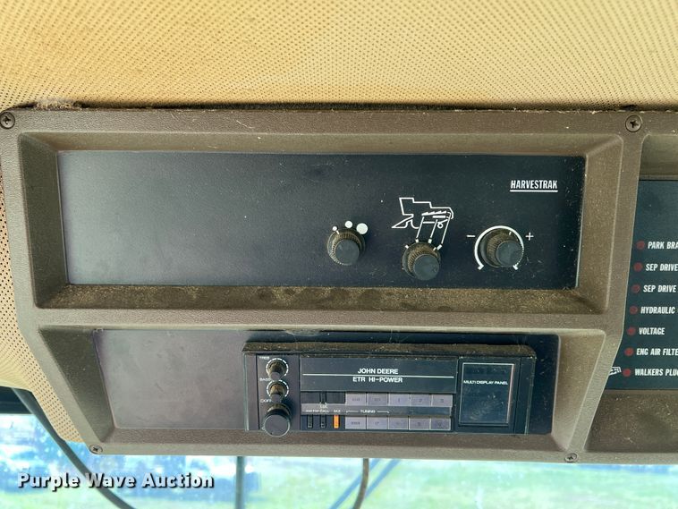 image for item JQ9043 1990 John Deere 9500  combine