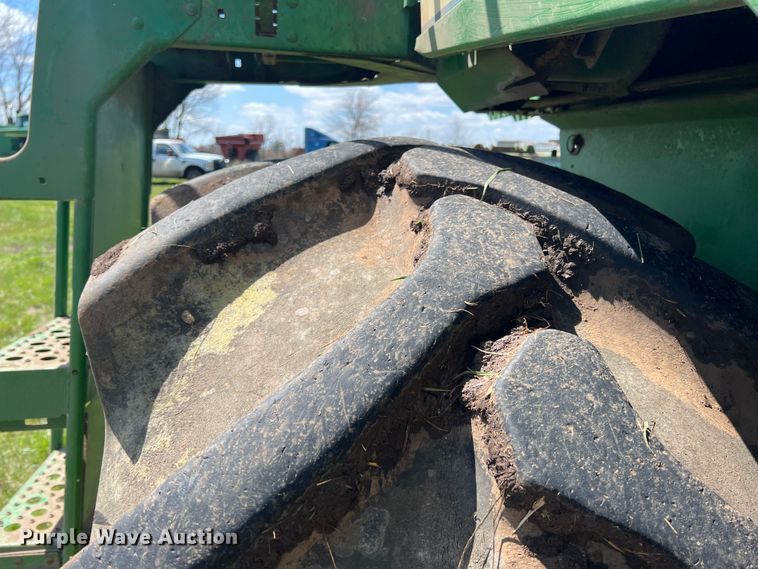 image for item JQ9043 1990 John Deere 9500  combine