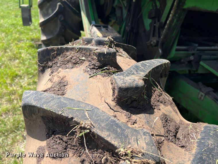 image for item JQ9043 1990 John Deere 9500  combine