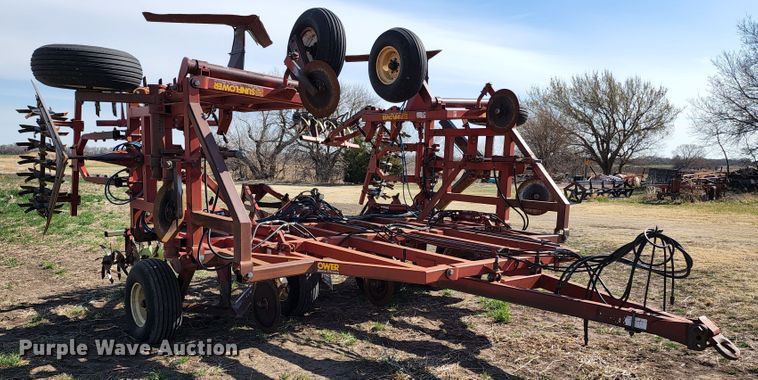 image for item KC9527 Sunflower 3371-33  sweep plow