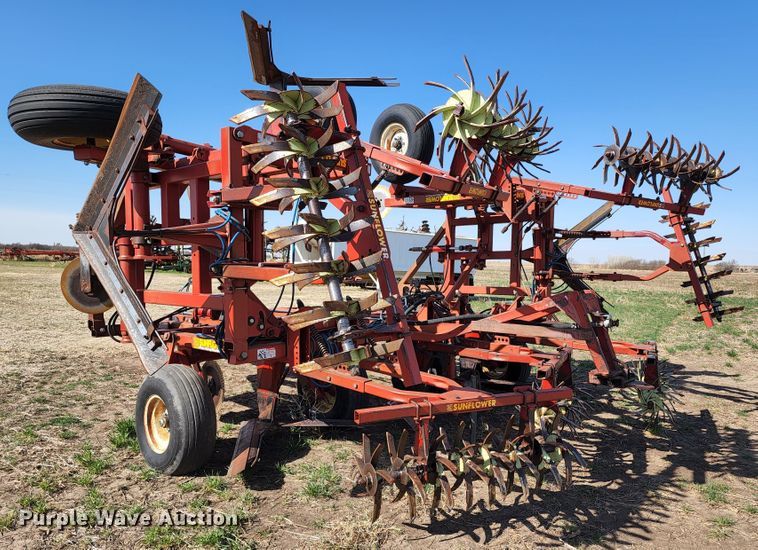image for item KC9527 Sunflower 3371-33  sweep plow