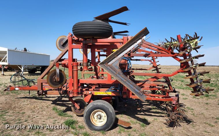 image for item KC9527 Sunflower 3371-33  sweep plow