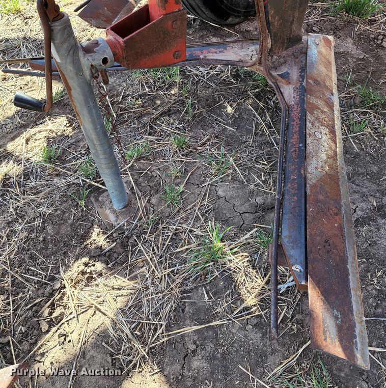 image for item KC9527 Sunflower 3371-33  sweep plow