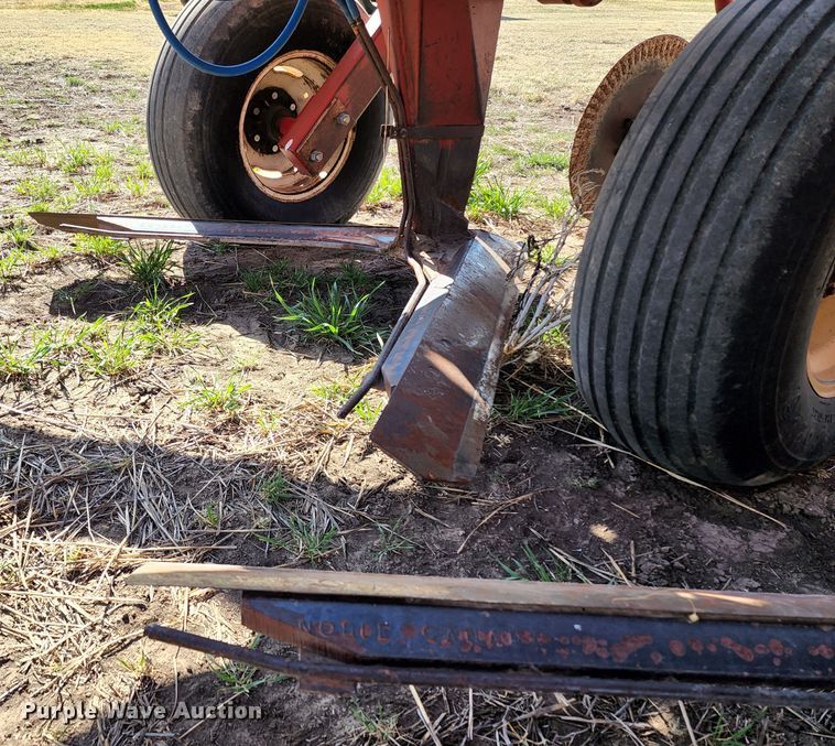 image for item KC9527 Sunflower 3371-33  sweep plow