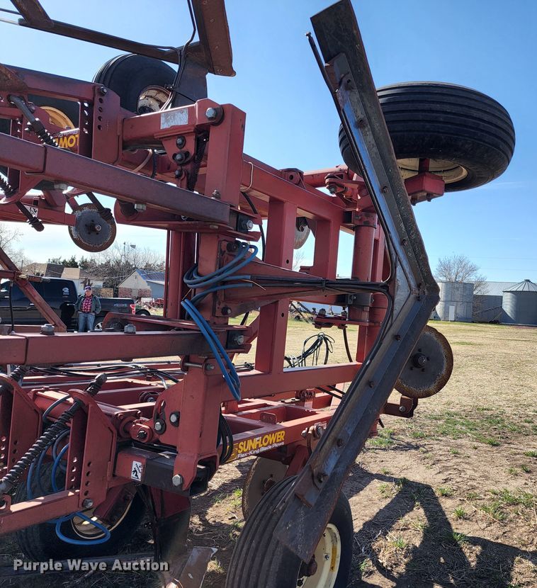 image for item KC9527 Sunflower 3371-33  sweep plow