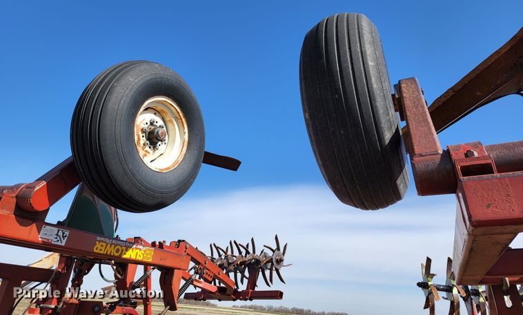 image for item KC9527 Sunflower 3371-33  sweep plow