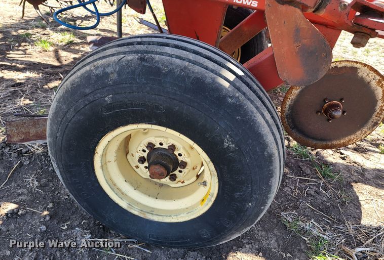 image for item KC9527 Sunflower 3371-33  sweep plow