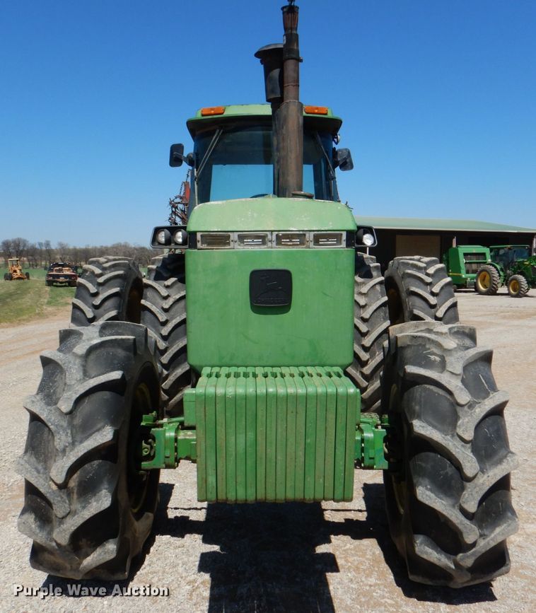 image for item KP9242 1989 John Deere 4955  MFWD tractor