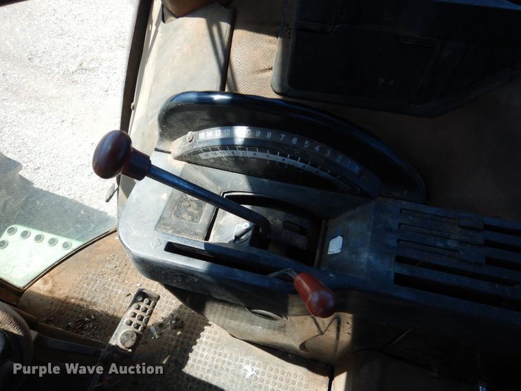 image for item KP9242 1989 John Deere 4955  MFWD tractor