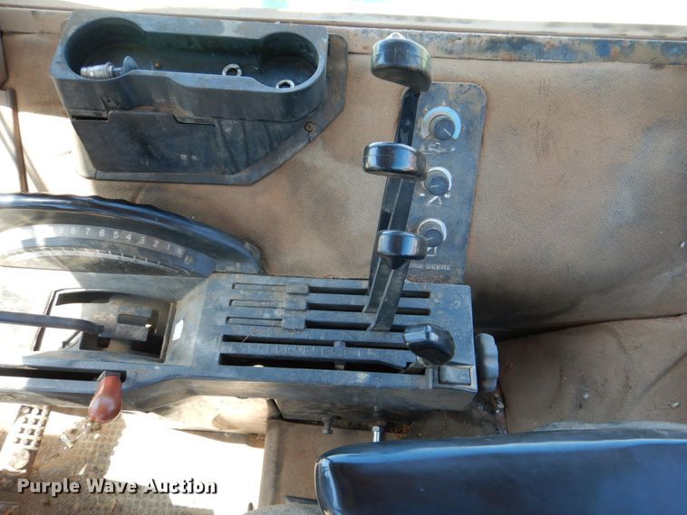 image for item KP9242 1989 John Deere 4955  MFWD tractor