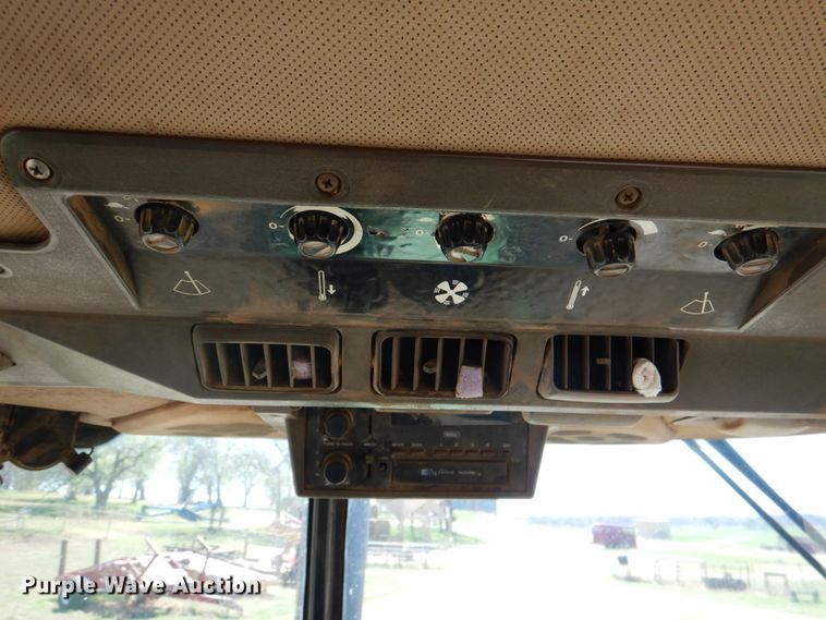 image for item KP9242 1989 John Deere 4955  MFWD tractor