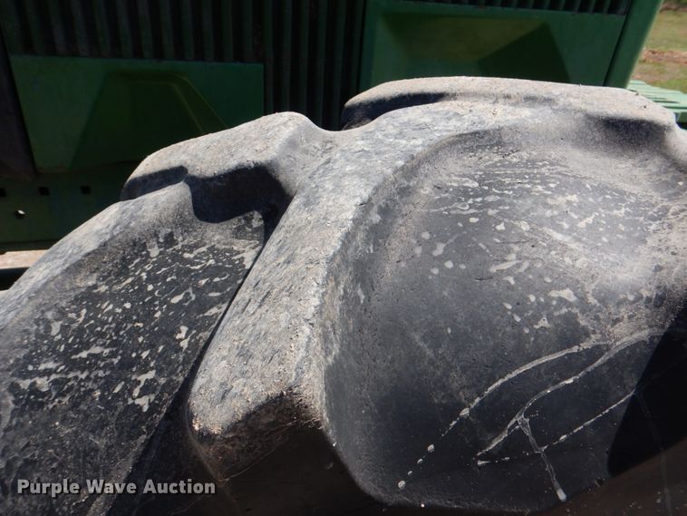 image for item KP9242 1989 John Deere 4955  MFWD tractor