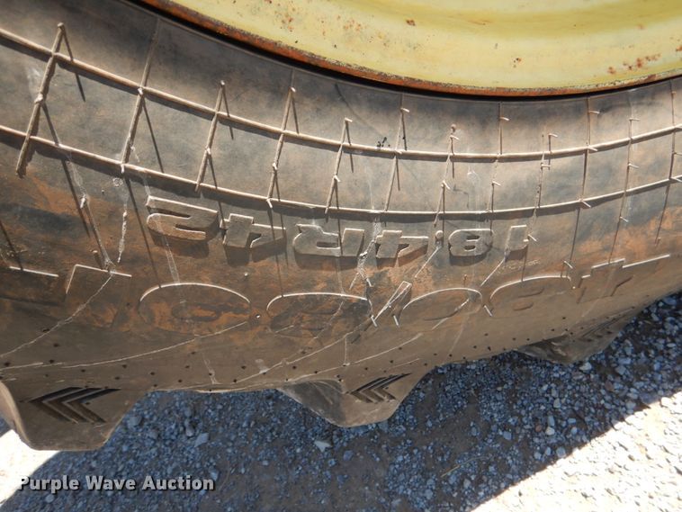 image for item KP9242 1989 John Deere 4955  MFWD tractor