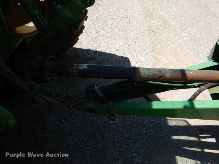 image for item KP9243 1998 John Deere 566  round baler