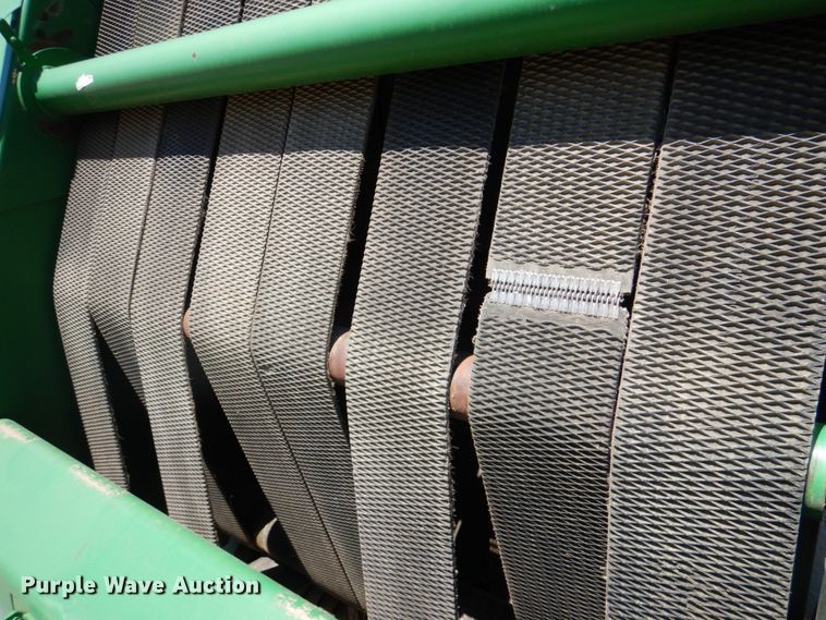 image for item KP9243 1998 John Deere 566  round baler