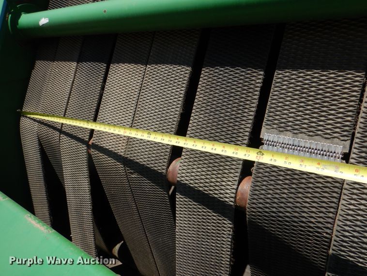 image for item KP9243 1998 John Deere 566  round baler