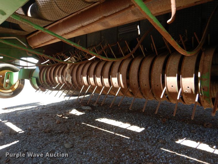 image for item KP9243 1998 John Deere 566  round baler