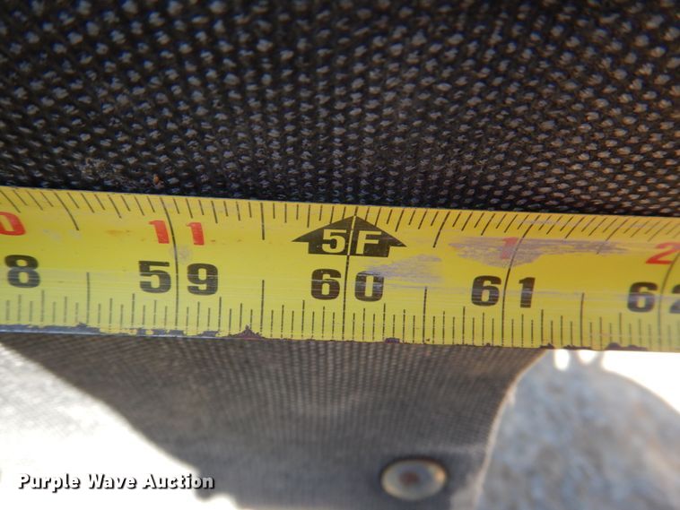 image for item KP9243 1998 John Deere 566  round baler