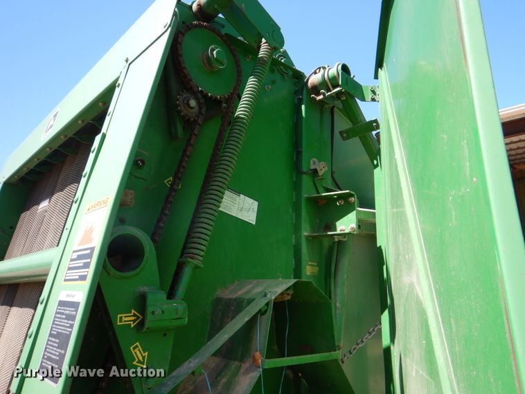 image for item KP9243 1998 John Deere 566  round baler