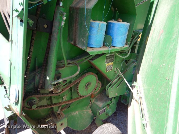 image for item KP9243 1998 John Deere 566  round baler