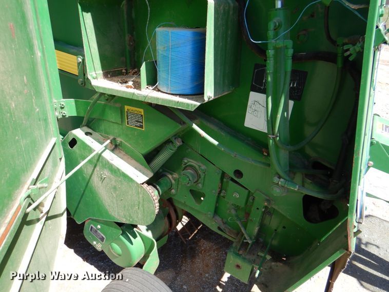 image for item KP9243 1998 John Deere 566  round baler